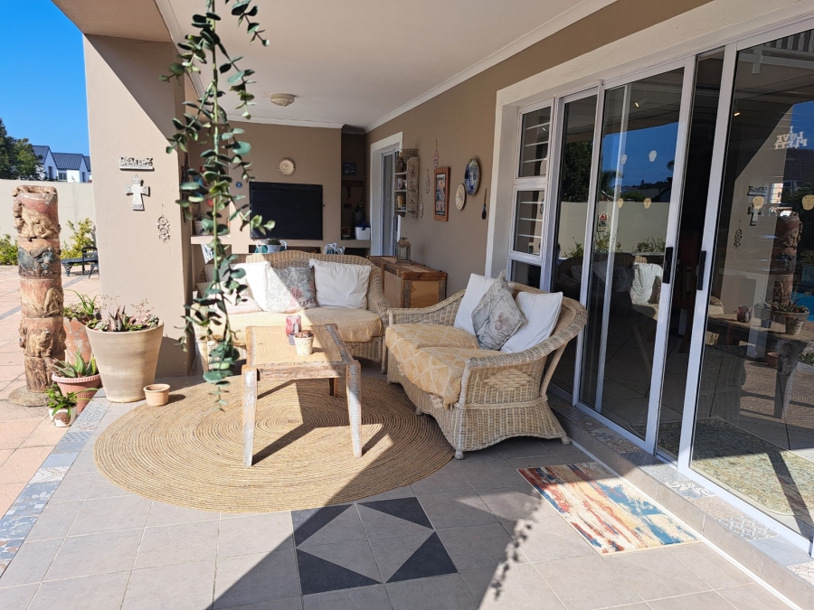 5 Bedroom Property for Sale in Whale Rock Western Cape
